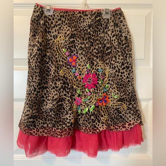 Dresses & Skirts - Y2K Leopard skirt with pink tulle